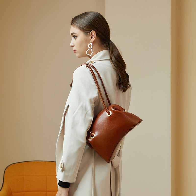 Women’s New Moon Shoulder Handbags in Oily Genuine Leather image 3