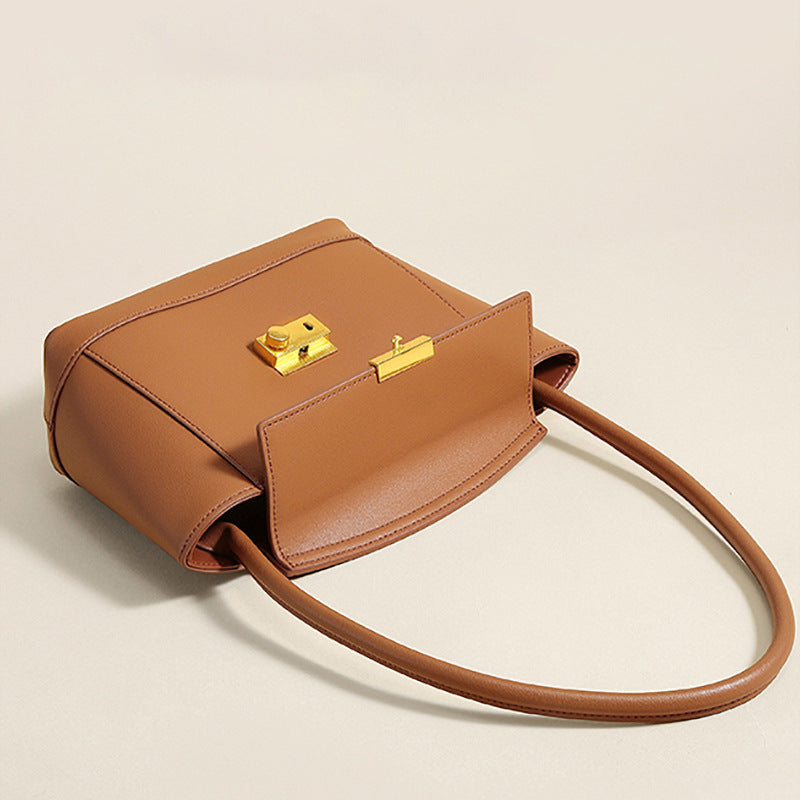 Women’s Flap Shoulder Tote Bags in Genuine Leather image 3
