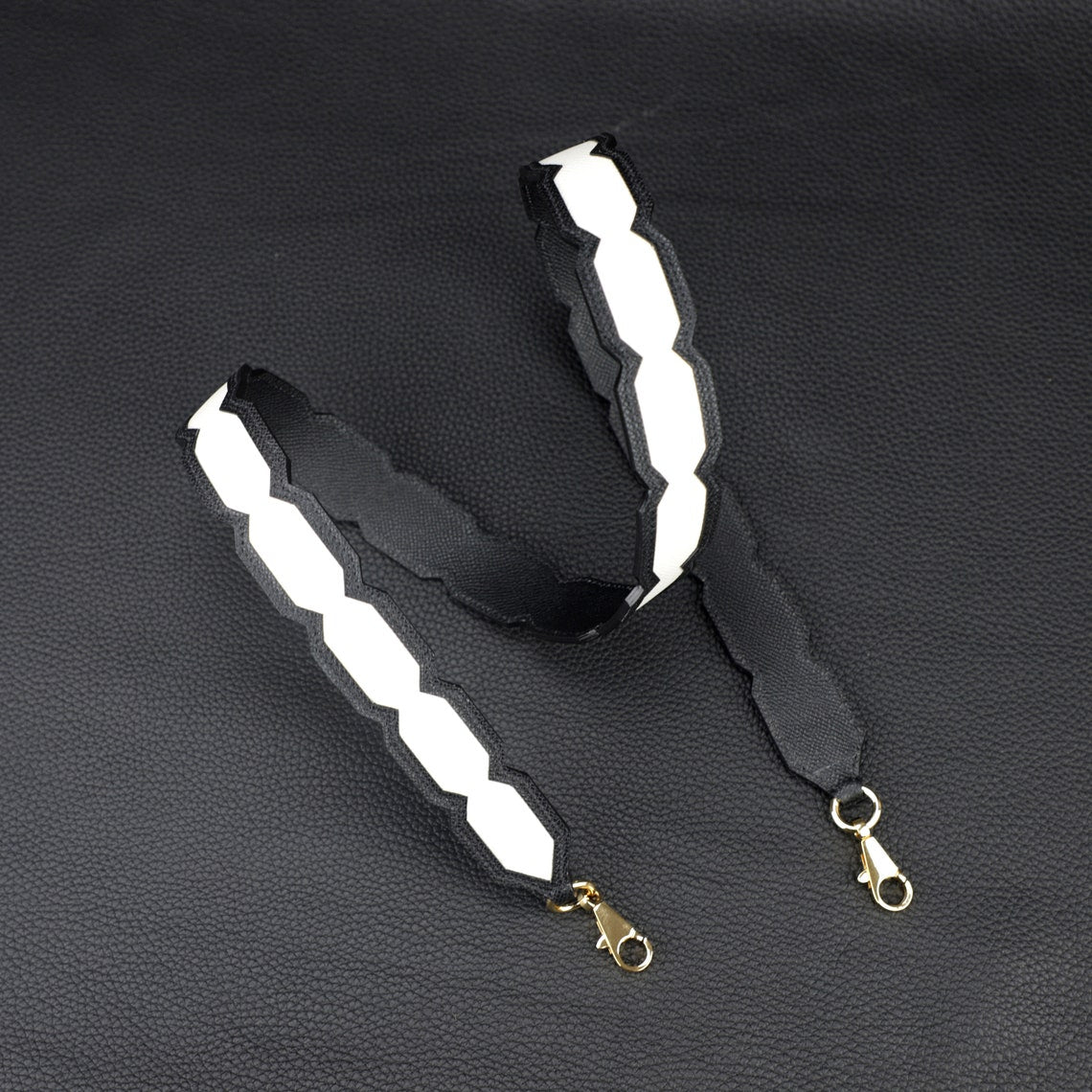 Artisanal Black & White Epsom Leather Bandoulière: Hand-Stitched Detachable Crossbody/Shoulder Strap