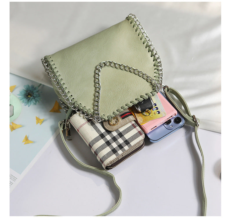Women’s Small Chains Crossbody Bags in Vegan Leather image 3