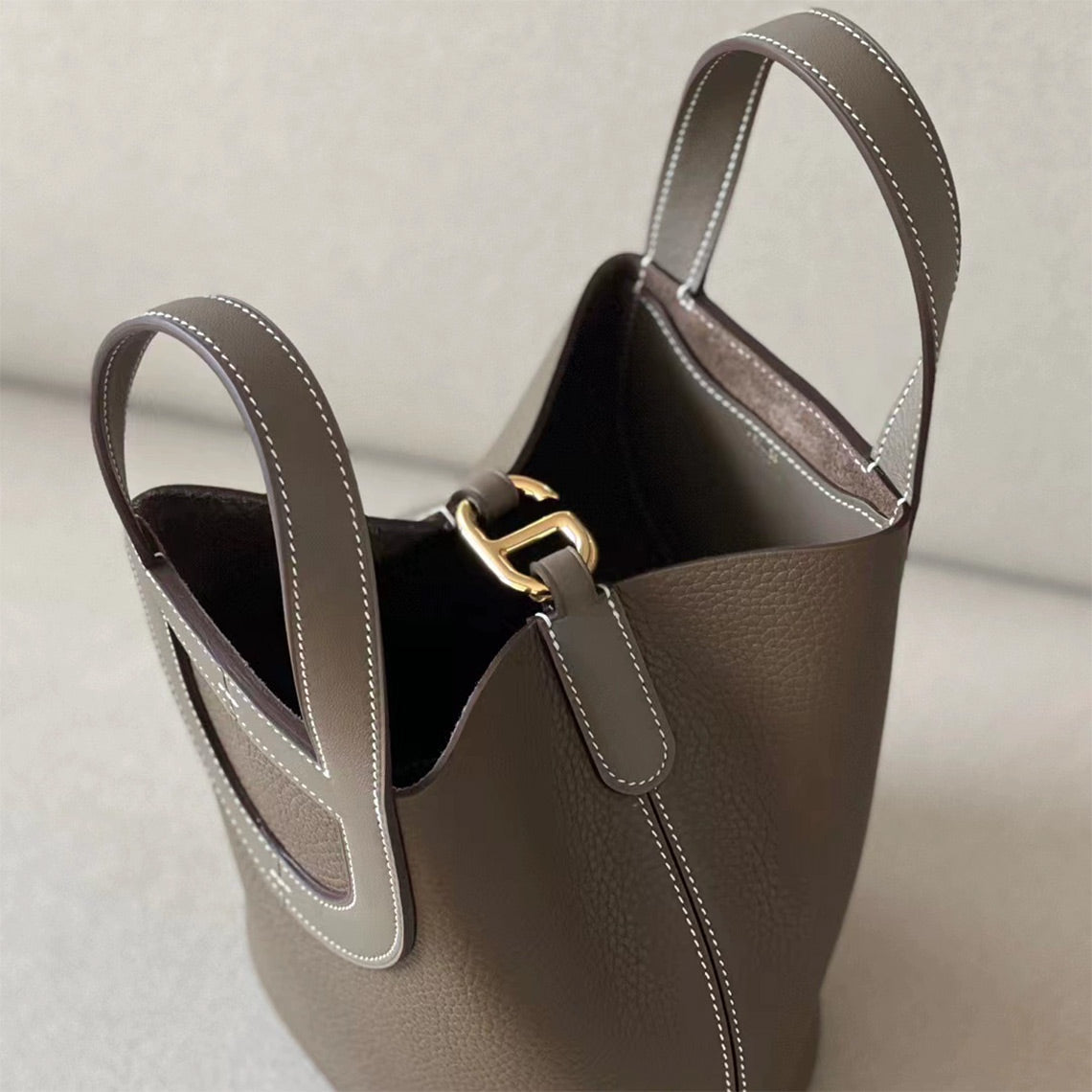The Loop Bucket Handbag with Gold Hardware | Classic Handbags for Women - Wirkin®