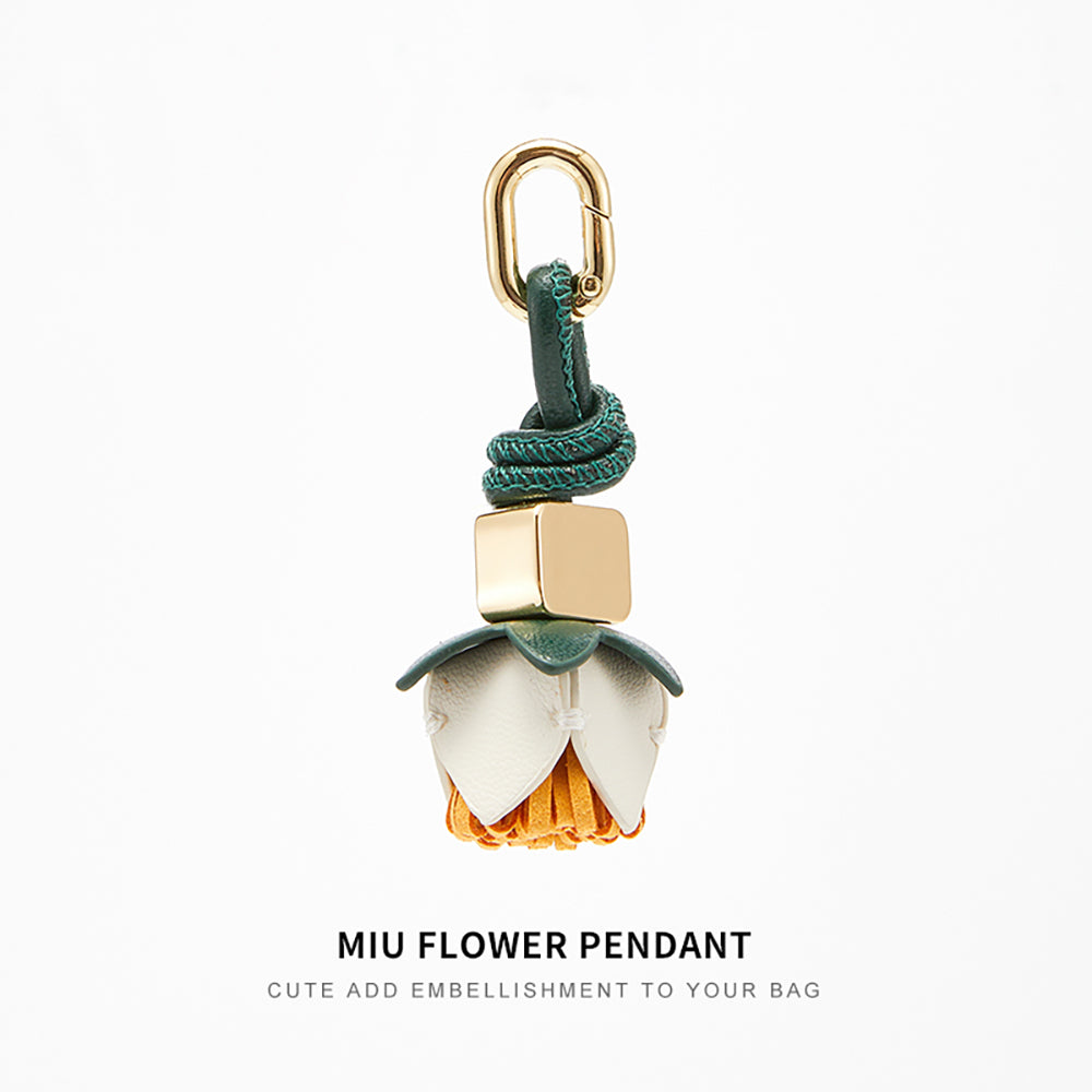 Handcrafted Leather Flower Keychain Pendant - 3D Floral Decoration,Leather micro charm