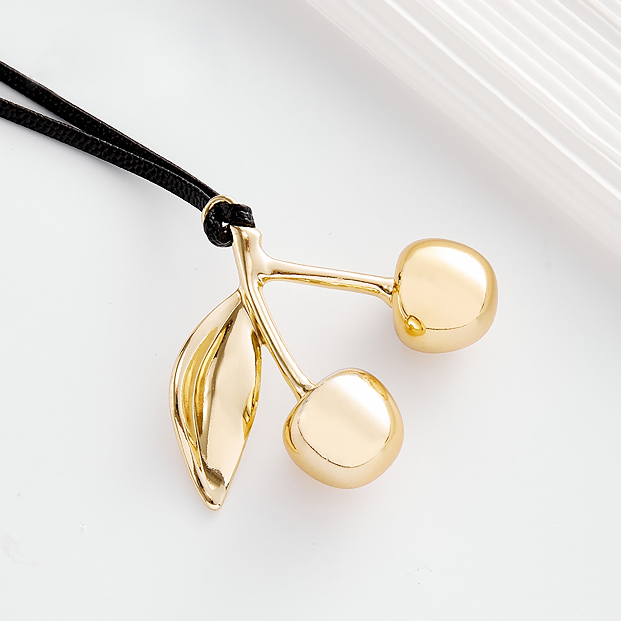 Crystal Cherry Keychain – Elegant and High-End Bag Charm, Backpack Accessory & Small Pendant