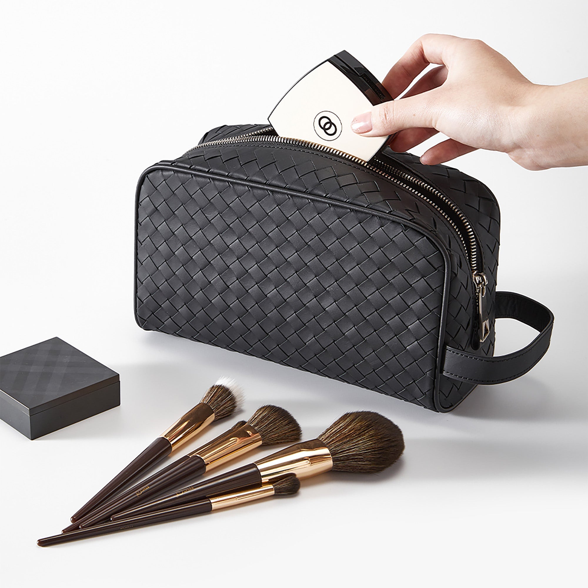 2025 New Arrival Black Woven Leather Makeup Bag - Large Capacity, Premium Cosmetic & Brush Organizer, Portable & Luxurious for Men & Women
