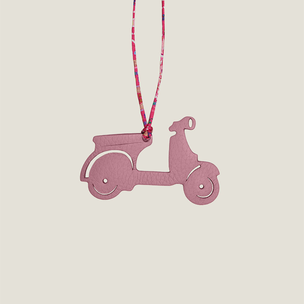 Handmade Leather Cute Animal Silhouette Car Pendant – Luxury Chic Hanging Ornament, Playful Design for Car or Bag