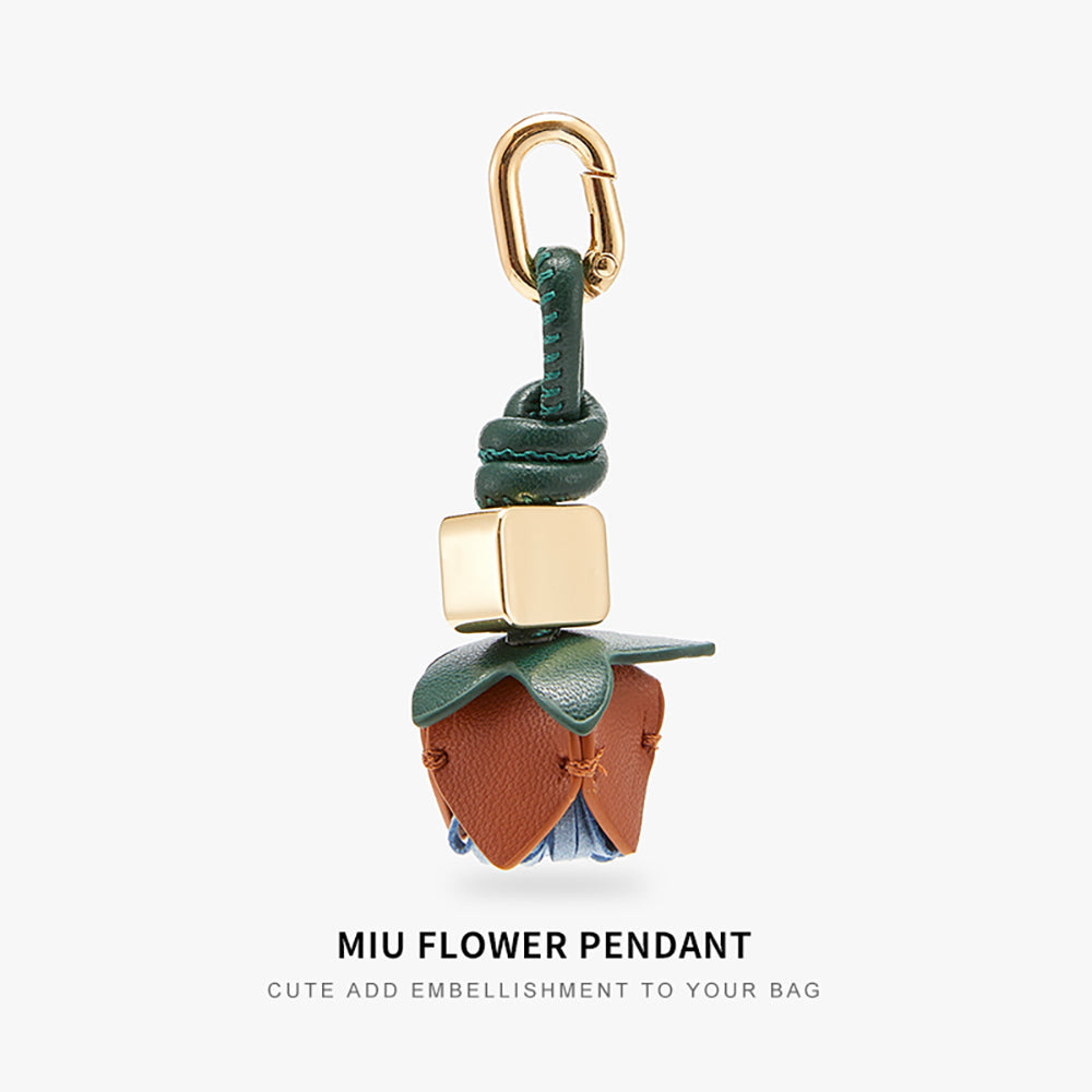 Handcrafted Leather Flower Keychain Pendant - 3D Floral Decoration,Leather micro charm