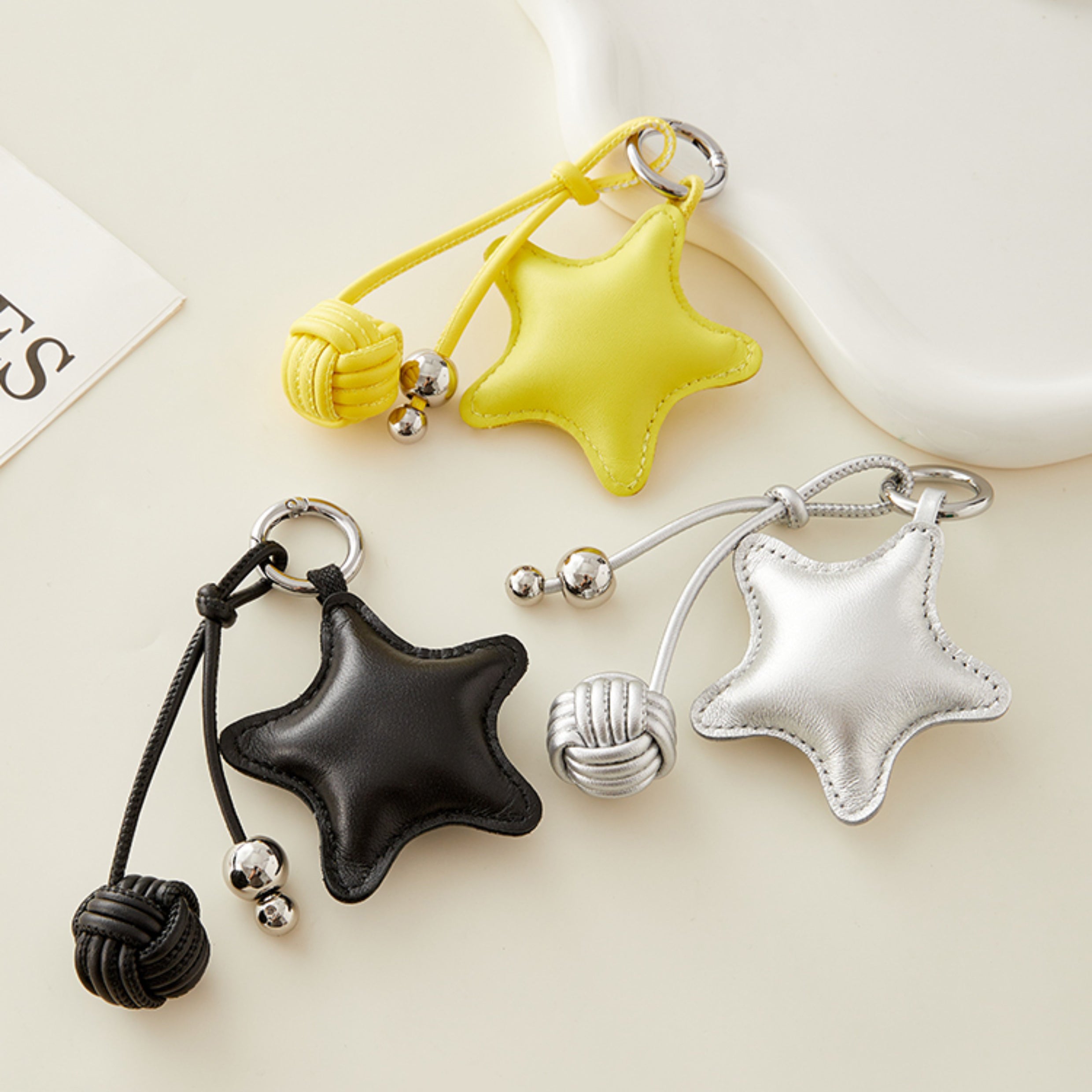 Handmade Leather Star Keychain Pendant – Cute Creative Bag Charm for Bags and Backpacks
