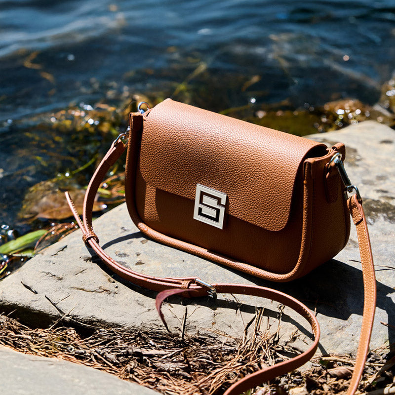 Women’s Genuine Leather Flap Closure Magnetic Shoulder Bag image 3