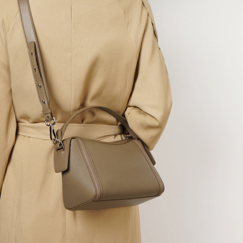 Women’s Genuine Leather Vintage Pillow-Shaped Crossbody Handbag image 4