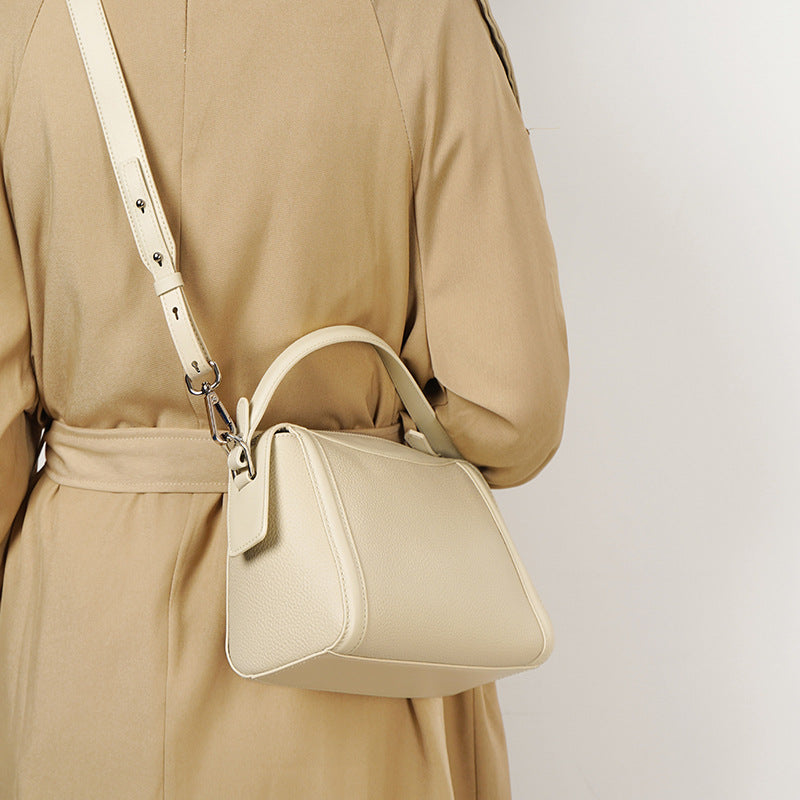 Women’s Genuine Leather Vintage Pillow-Shaped Crossbody Handbag image 8