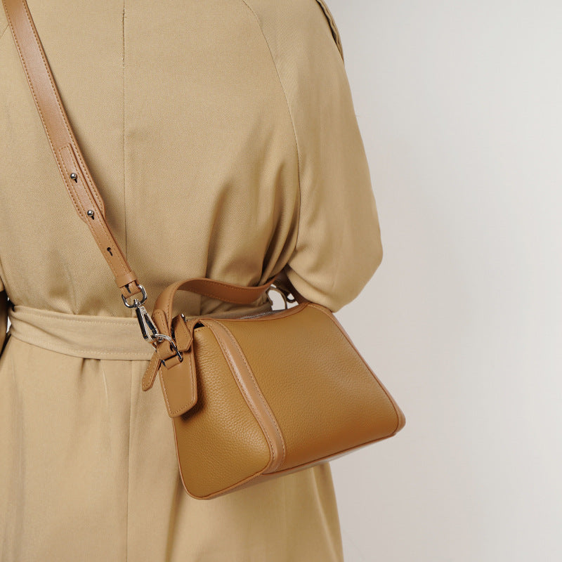 Women’s Genuine Leather Vintage Pillow-Shaped Crossbody Handbag image 5