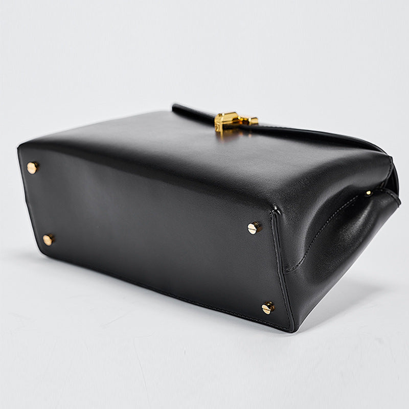 Women’s Leather Minimalist Crossbody Bags In Black image 4