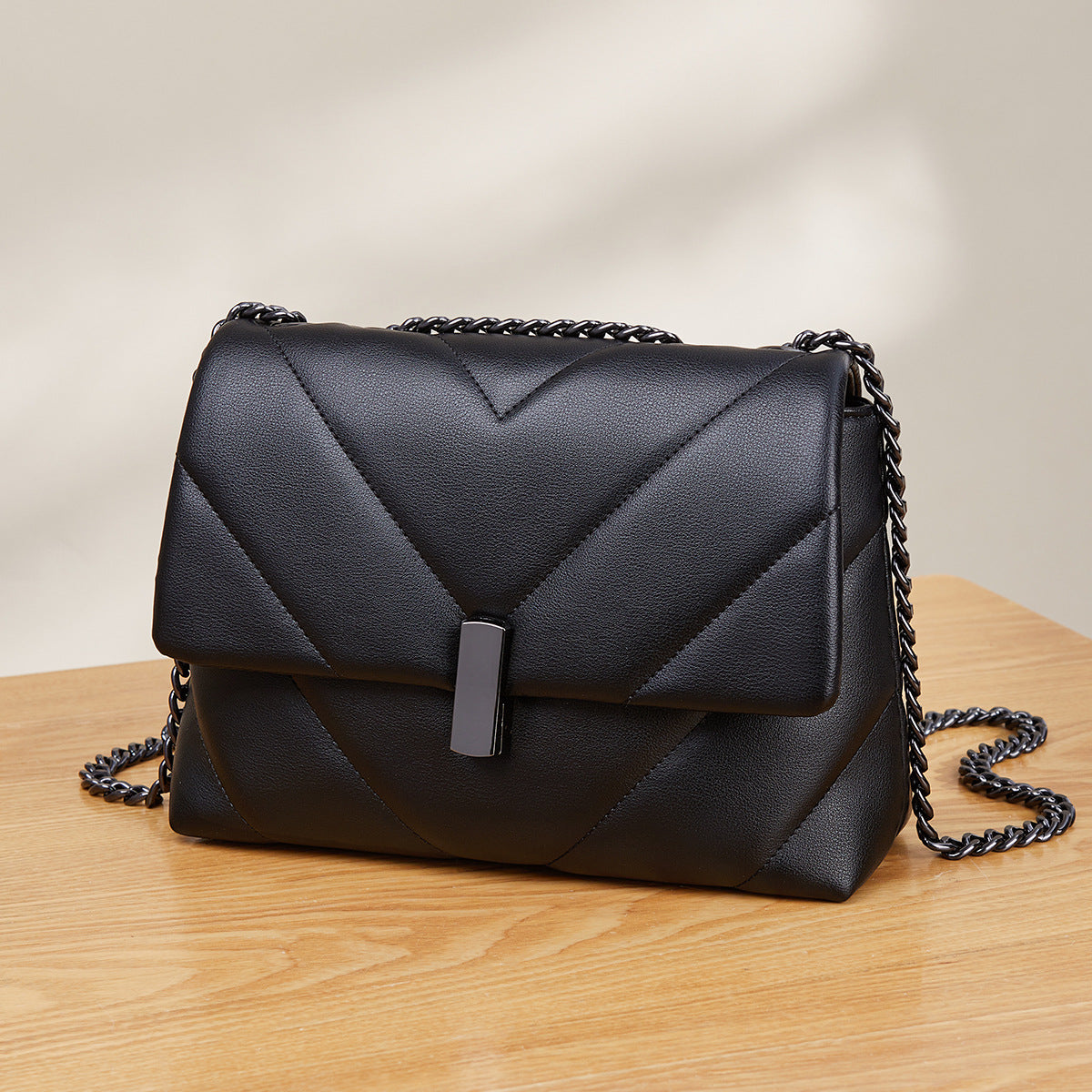 Women’s Leather Quilted Crossbody Bag with Chain Strap image 2