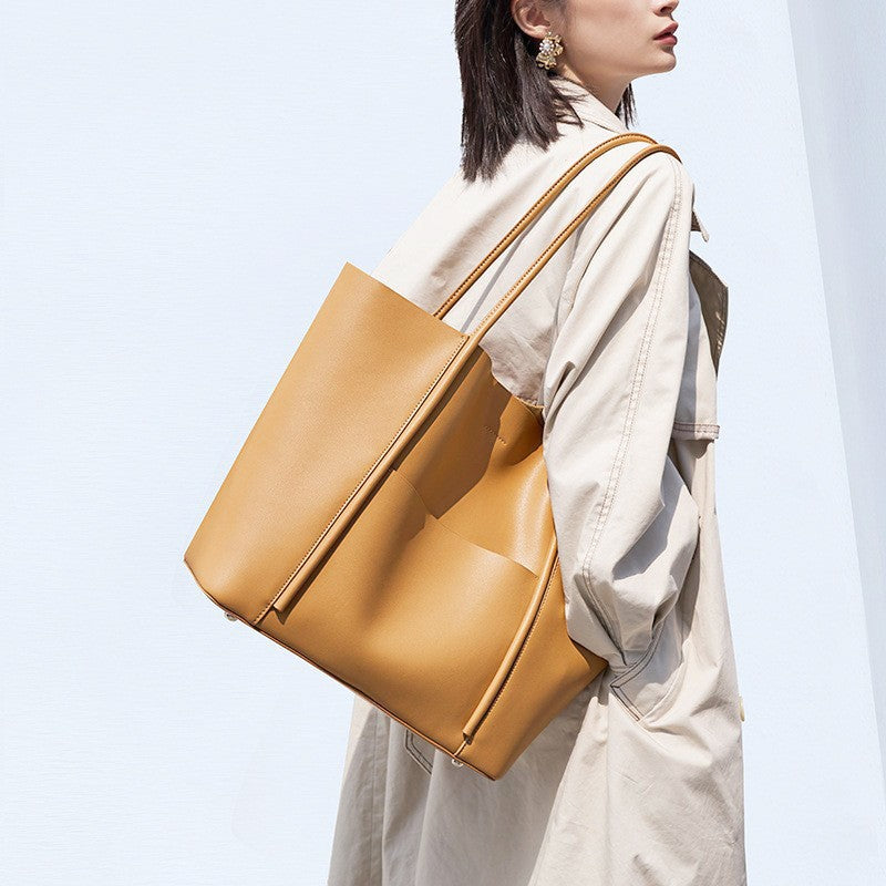 Women’s Leather Tote Bag with Simple Style image 2