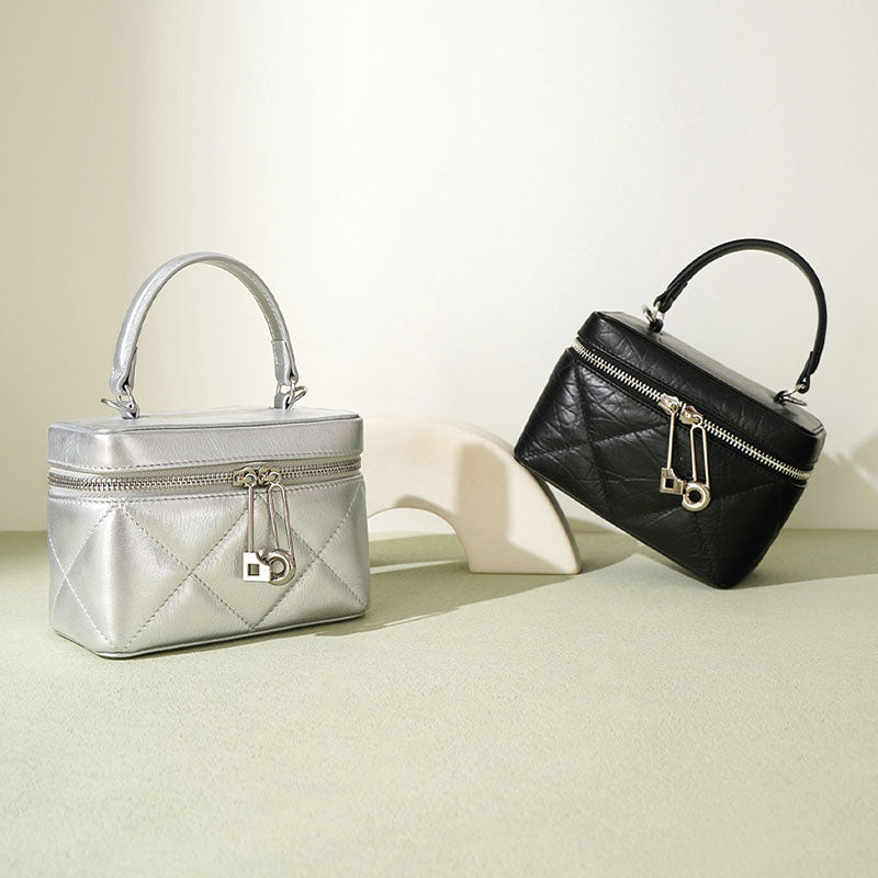 Women’s Mini Quilted Leather Minimalist Chain Box Handbag image 3