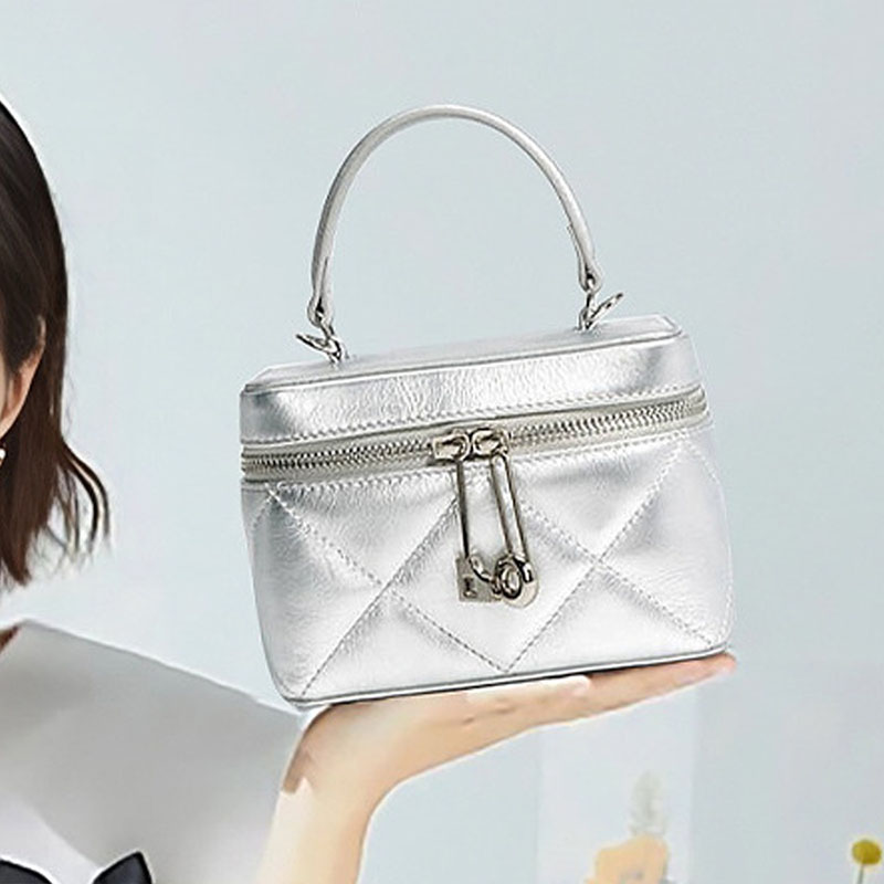 Women’s Mini Quilted Leather Minimalist Chain Box Handbag image 4