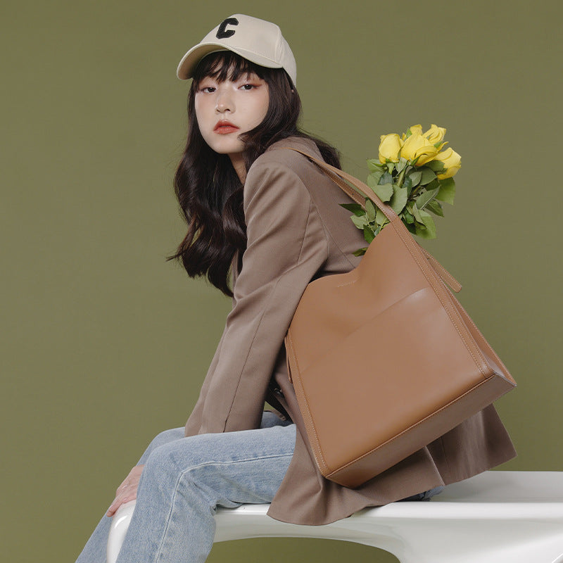 Women’s Minimal Square Tote in Genuine Leather image 3