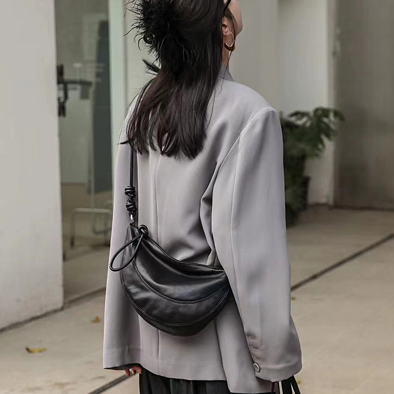 Women’s Minimalist Genuine Leather Zipper Crossbody Saddle Bag image 4