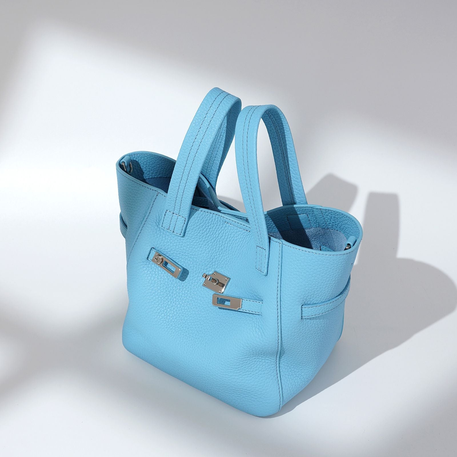 Women’s Minimalist Top-Grain Leather Bucket Tote Bag In Lock Clasp image 5