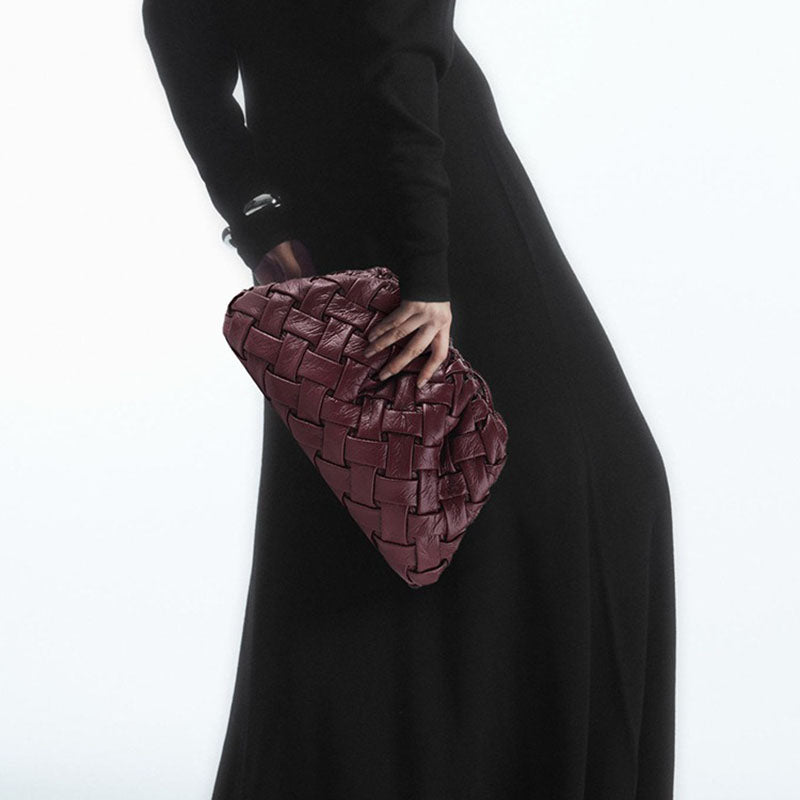 Women’s Minimalist Woven Pleated Cloud Shaped Crossbody Shoulder Clutch Bag image 3