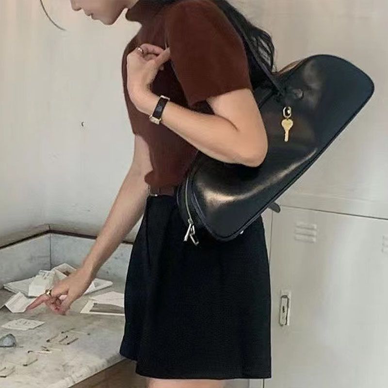 Women’s Minimalist Zipper Single Shoulder Baguette Bag in Genuine Leather image 6