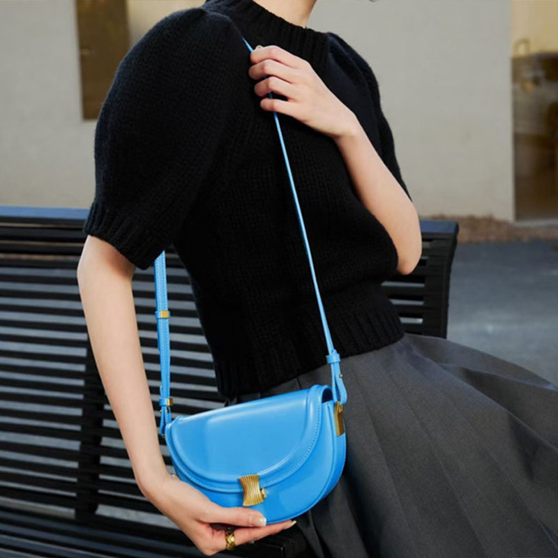 Women’s Vintage Leather Half-Moon Crossbody Saddle Bag image 5