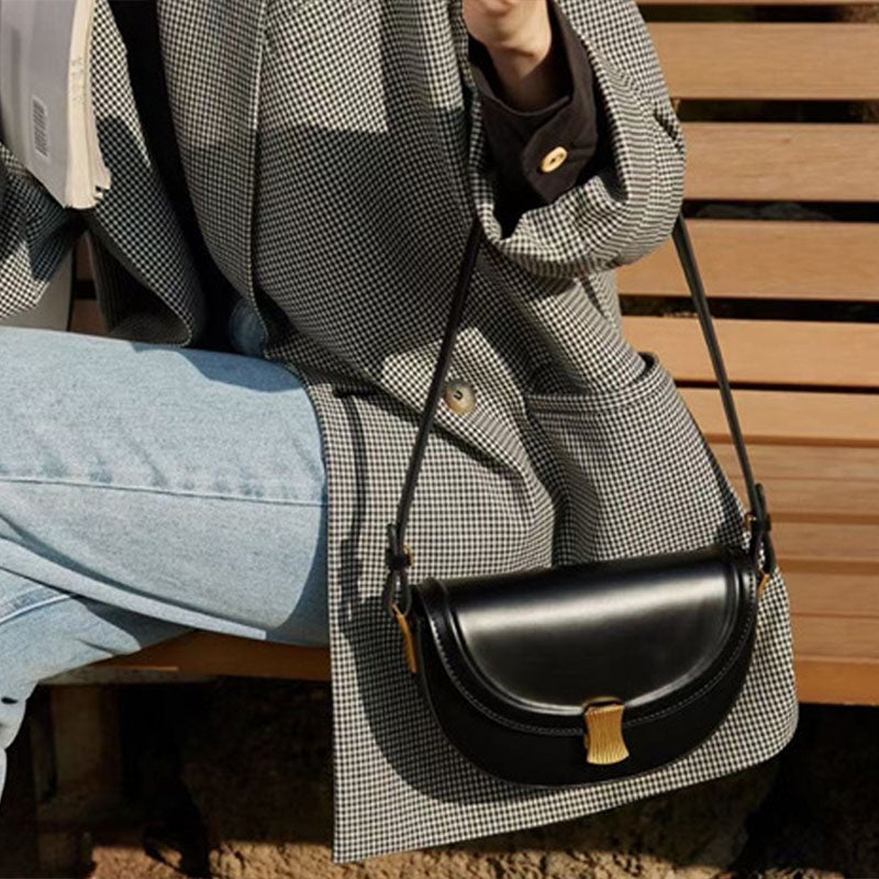 Women’s Vintage Leather Half-Moon Crossbody Saddle Bag image 6