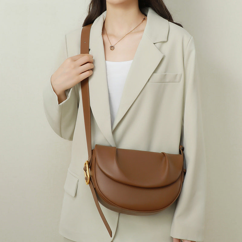 Women’s Vintage Leather Pleated Crossbody Saddle Bag image 3