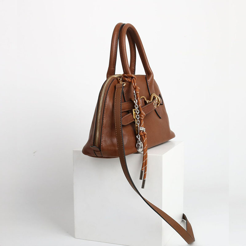 Women’s Vintage Leather Shell-Shaped Handbag image 3