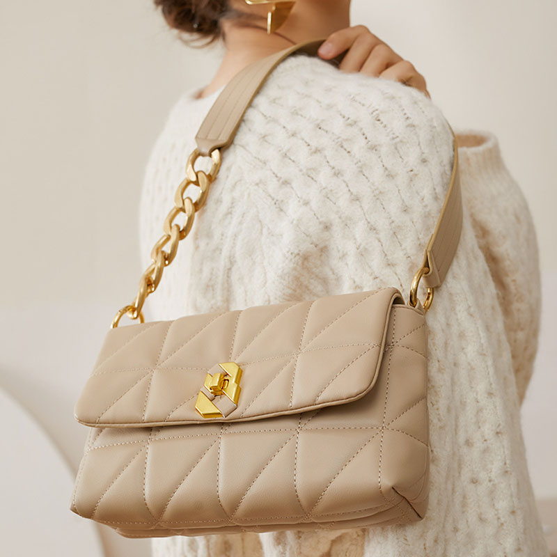 Women’s Vintage Quilted Leather Lock Closure Crossbody Bag image 6