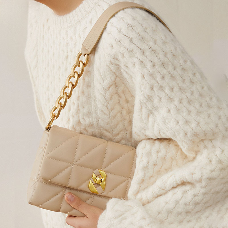 Women’s Vintage Quilted Leather Lock Closure Crossbody Bag image 3