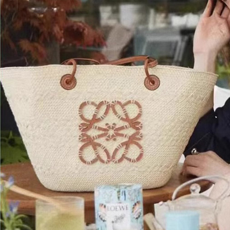 Women’s Woven Straw Shoulder Tote Bag image 6