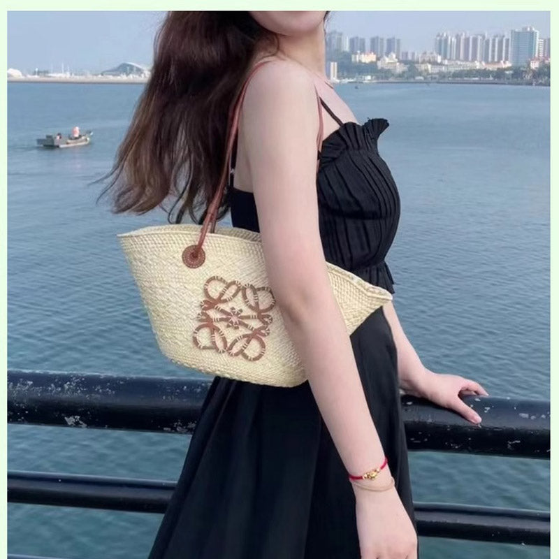 Women’s Woven Straw Shoulder Tote Bag image 7