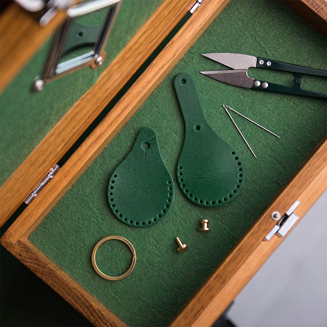 DIY Keychain Kits | Handmade APPLE AirTag Leather Holder Dark Green - Wirkin™