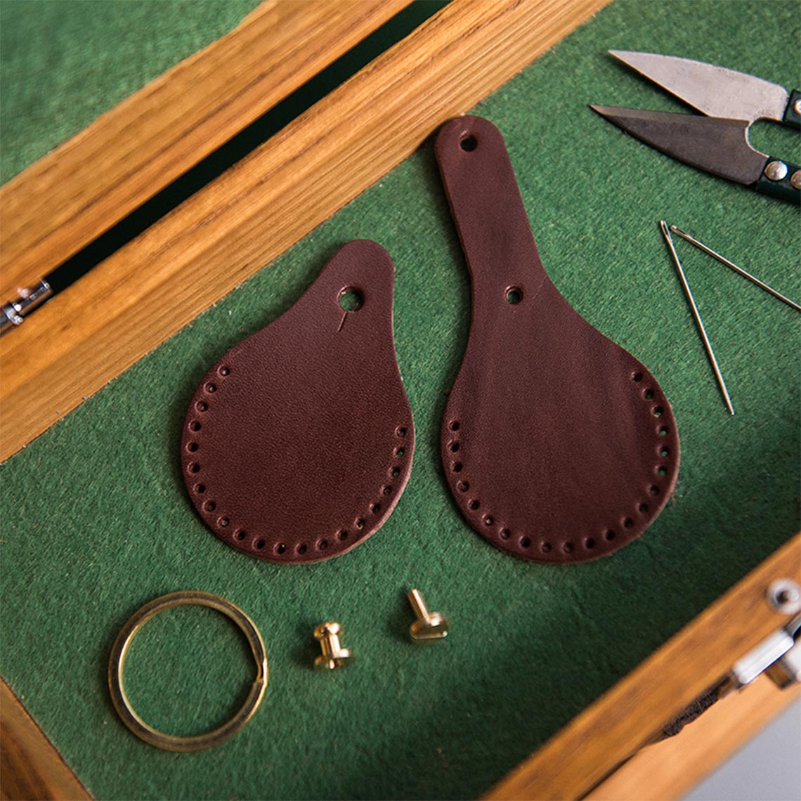 DIY Keychain Kits | Handmade APPLE AirTag Leather Holder Heritage Brown - Wirkin™