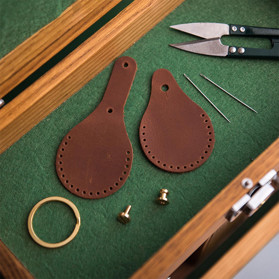 DIY Keychain Kits | Handmade APPLE AirTag Leather Holder Heritage Brown - Wirkin™