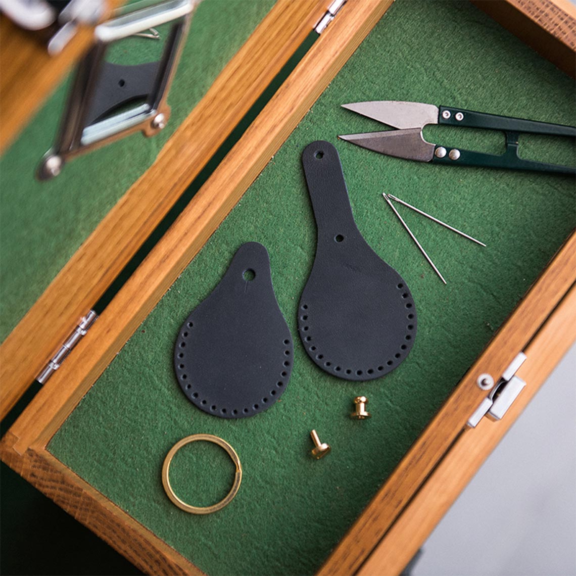 DIY Keychain Kits | Handmade APPLE AirTag Leather Holder Dark Blue - Wirkin™