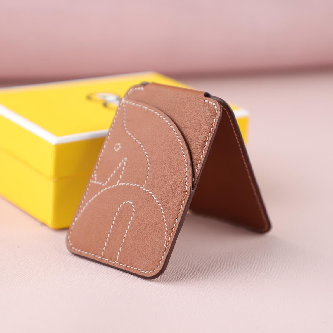 Porte-cartes MagSafe en veau Swift coloris Gold.Cheval MagSafe card holder,Magnetic Phone Card Holder Kickstand Slim Matte Card Bag