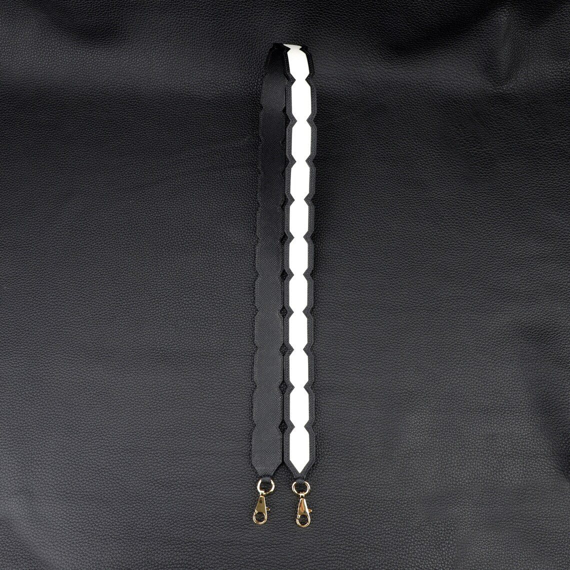 Artisanal Black & White Epsom Leather Bandoulière: Hand-Stitched Detachable Crossbody/Shoulder Strap