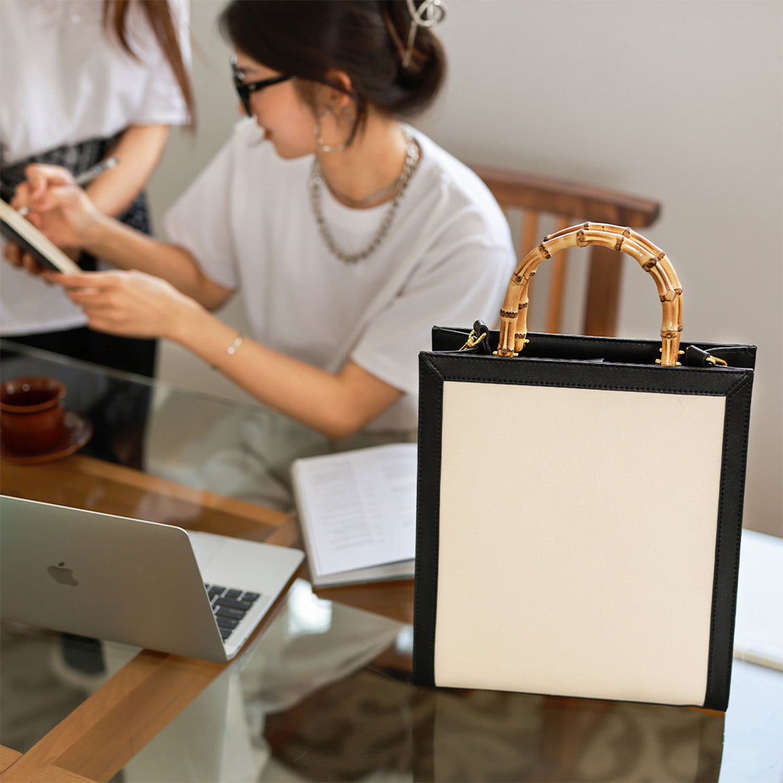 Minimalistic Style Tote Handbag Black - Handmade Gift Ideas - Wirkin™