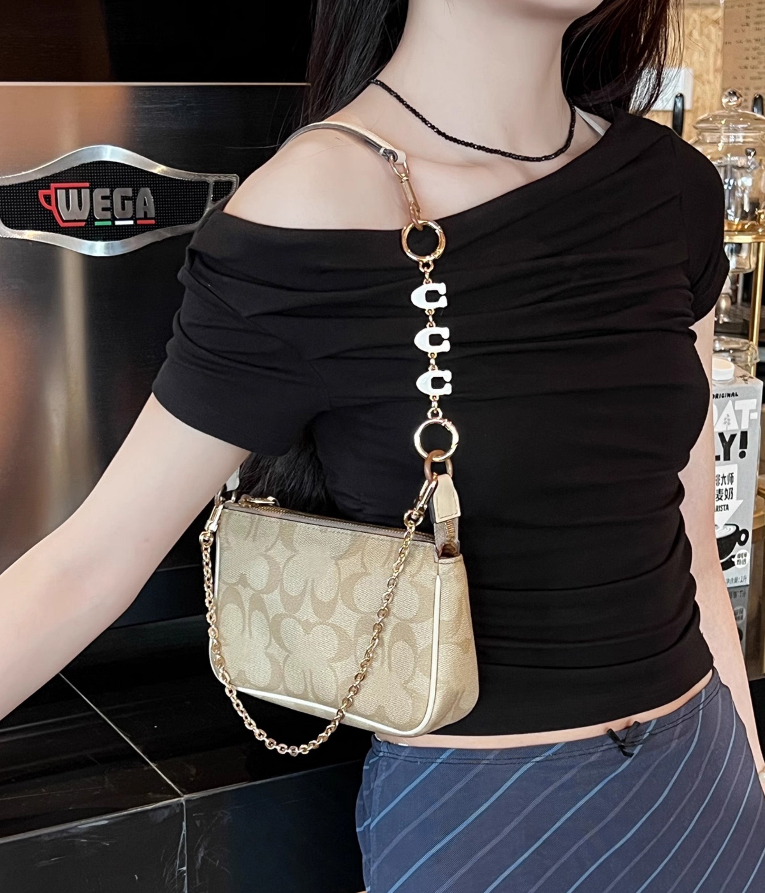 Premium Metal "C" Shaped Extension Chain for Bags – 13.6cm Length, 2cm Width, Stylish and Durable Bag Accessory