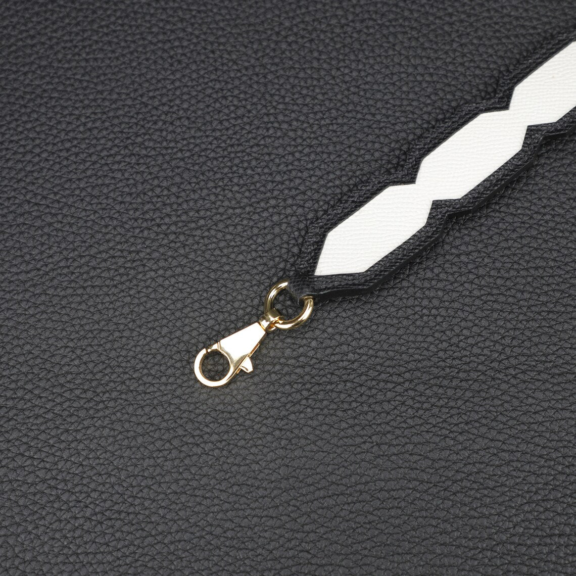 Artisanal Black & White Epsom Leather Bandoulière: Hand-Stitched Detachable Crossbody/Shoulder Strap