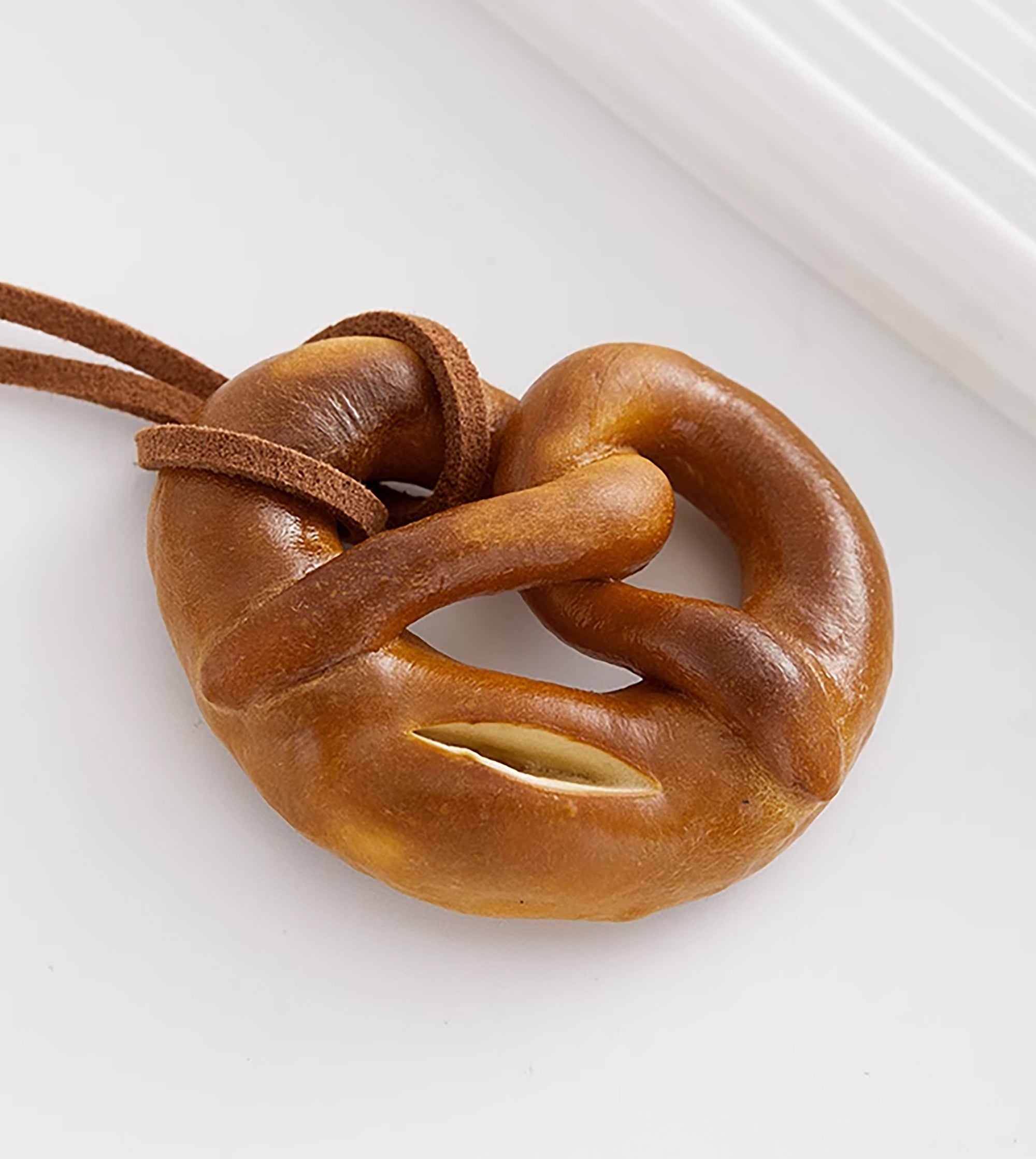 Alkaline water bread charm, horn-shaped croissant imitation bagel keychain, cute food bag accessory strap
