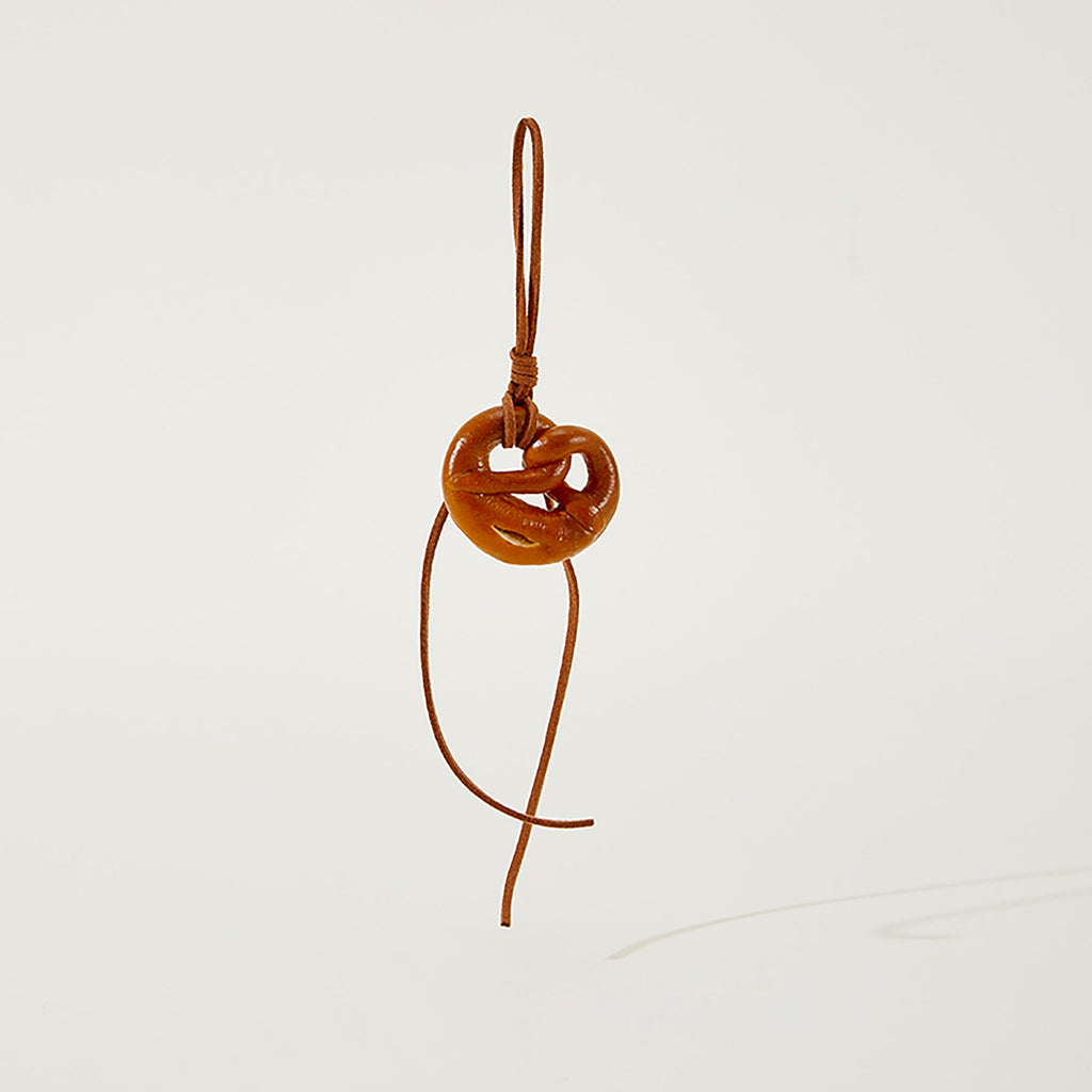 Alkaline water bread charm, horn-shaped croissant imitation bagel keychain, cute food bag accessory strap