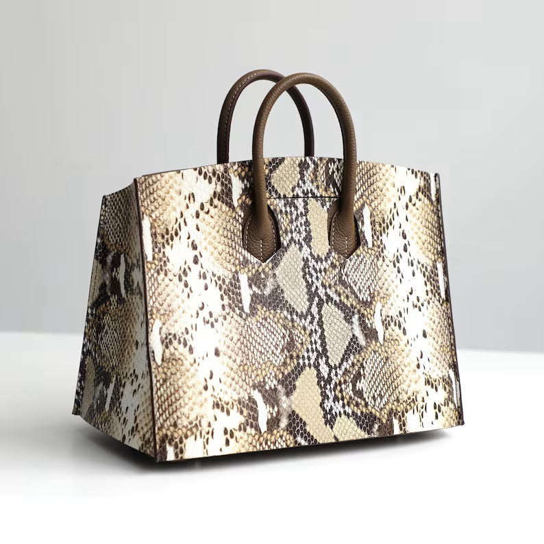 Embossing leather Birkin covers,are fully customizable and available in a wide range of colors to suit your personal style.
