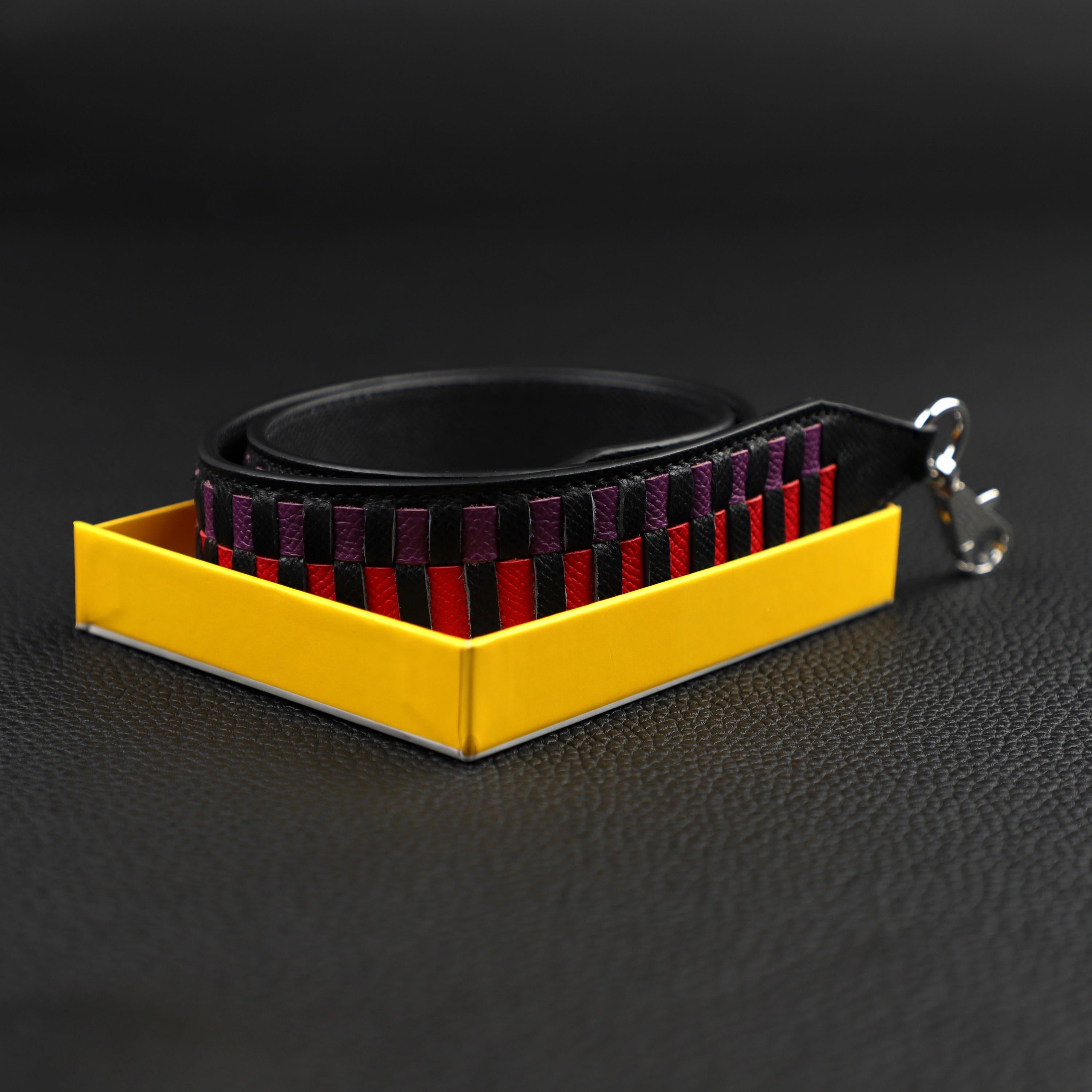Shoulder strap model Leather braiding 40 mm in Epsom gold leather, ecru and black, golden metal carabiners,Tressage Bag Strap