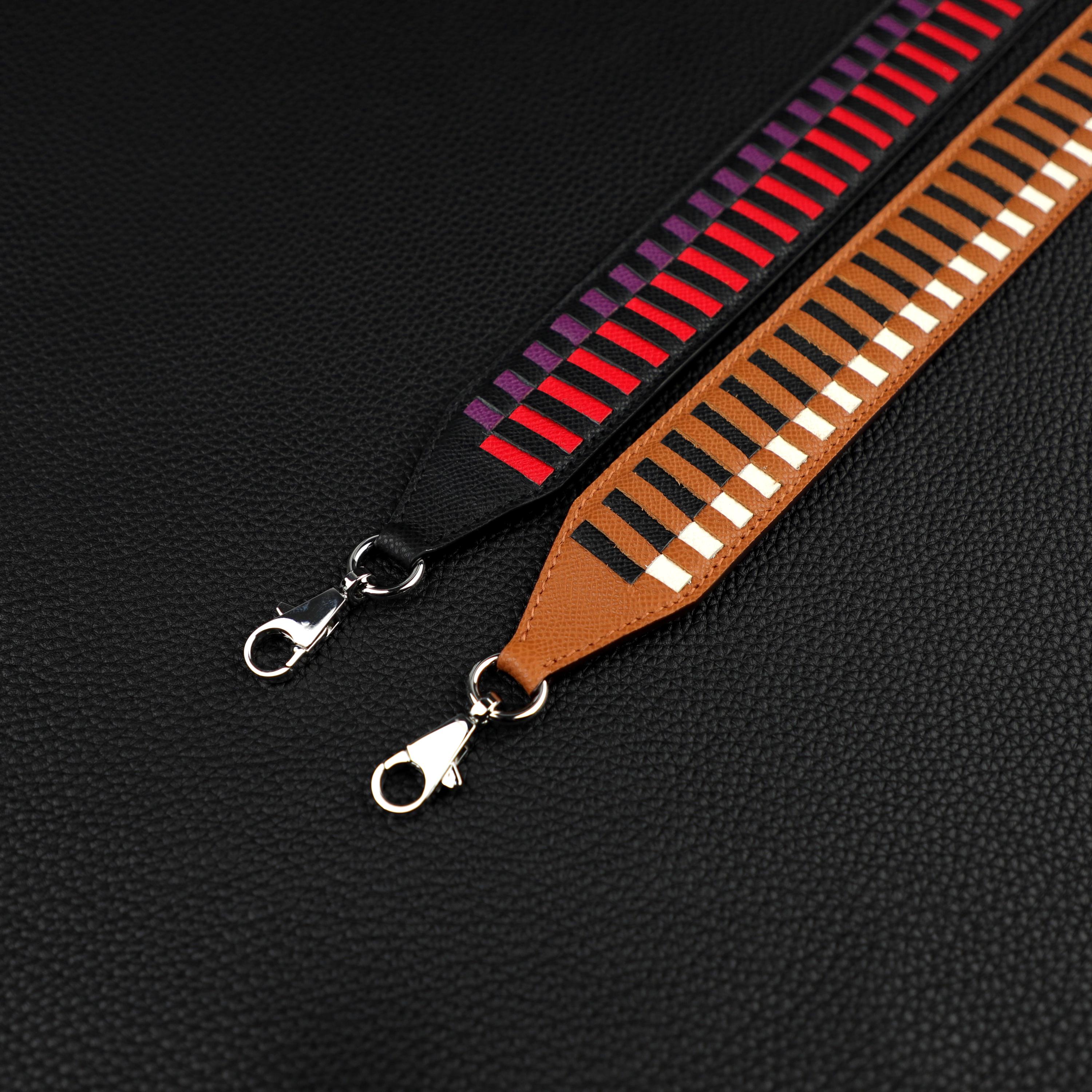 Shoulder strap model Leather braiding 40 mm in Epsom gold leather, ecru and black, golden metal carabiners,Tressage Bag Strap