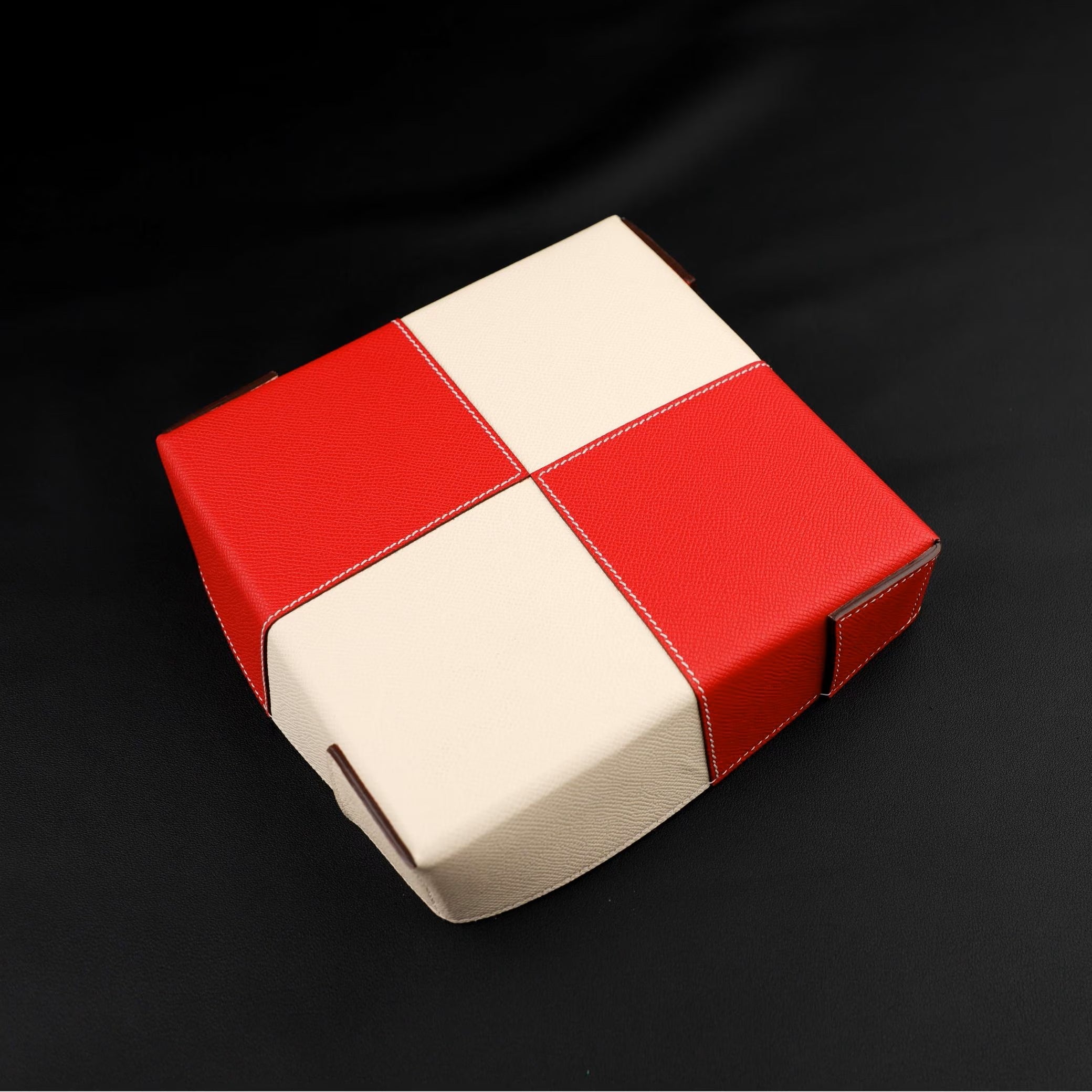 Derby Table Ornament with Epsom Calfskin Appliqué on Both Sides, Saddle Stitch Vertical Finish,Derby Centrepiece