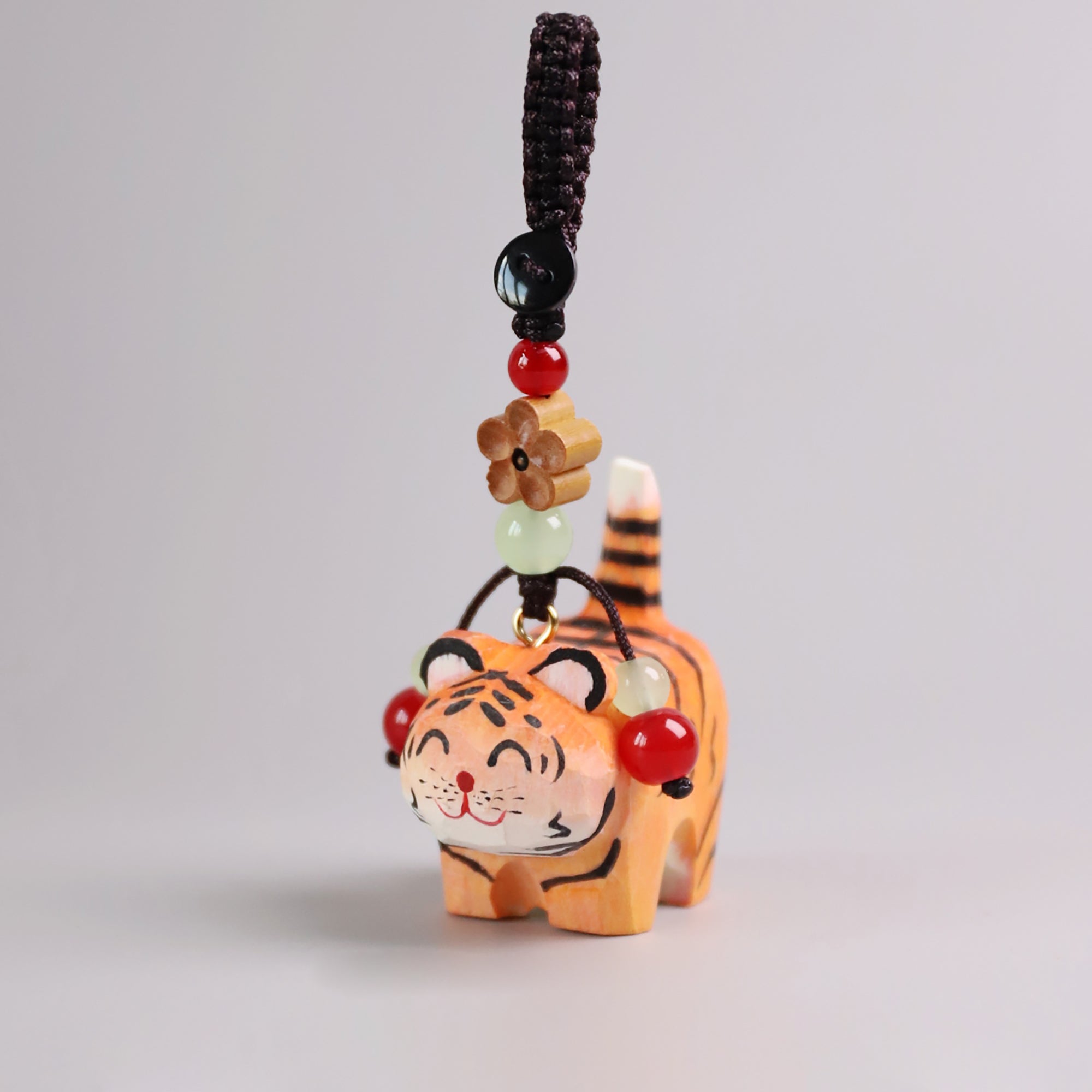 Handcrafted Wooden Pig Keychain – Car Key Holder, Backpack Decoration, Couple Gift, Exquisite Birthday Present for Friends