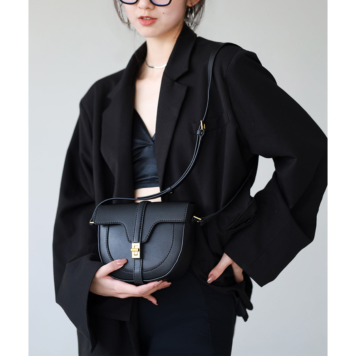 Black leather crossbody bag for girls | Women's shoulder bag in black | Wirkin™
